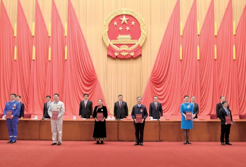 全国劳动模范和先进工作者表彰大会隆重举行