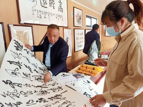 惠民书画销售提升村民文化品位