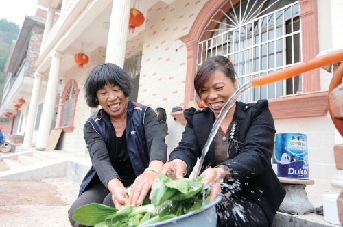 水润热土　情暖民心