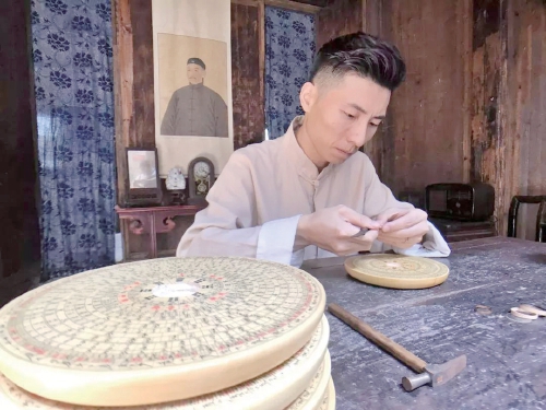 吴兆光：制一面罗盘　守一方文化
