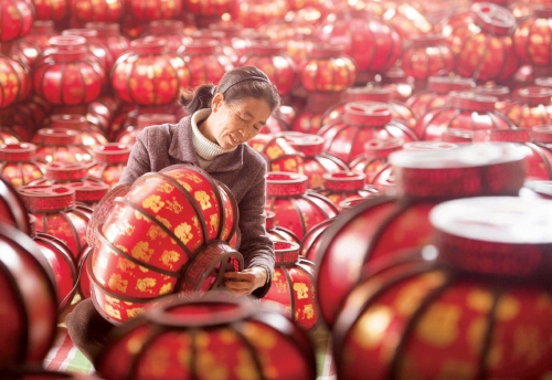 燈籠加工助農(nóng)增收