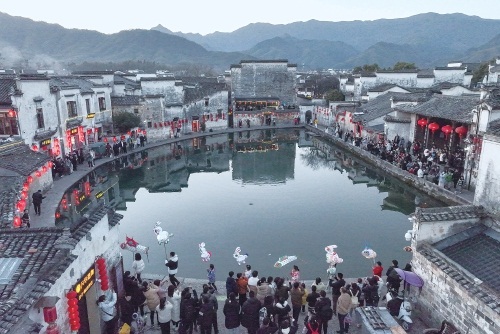 “兔灯”点亮千年古村